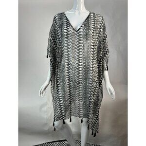 Geometric Black & White Kimono Kaftan With Tassels